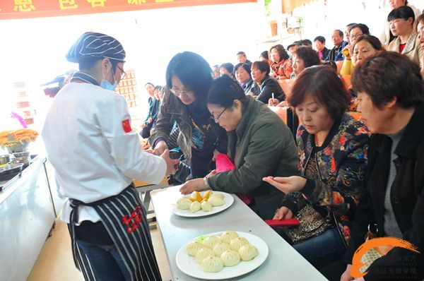 安徽商报美食训练营走进安徽新东方 开启健康养身模式