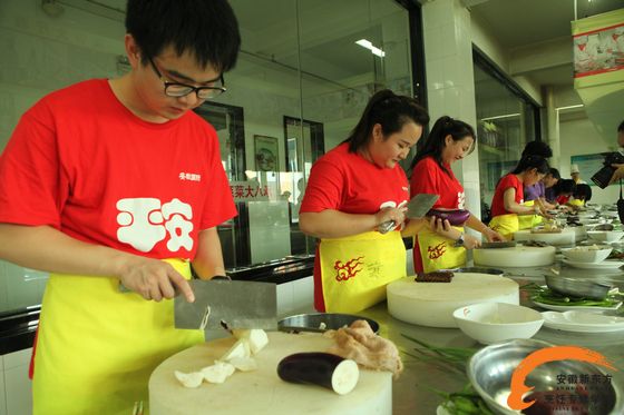 【幸福味道 新东方制造】出国留学前的必修课 会厨艺惠学习