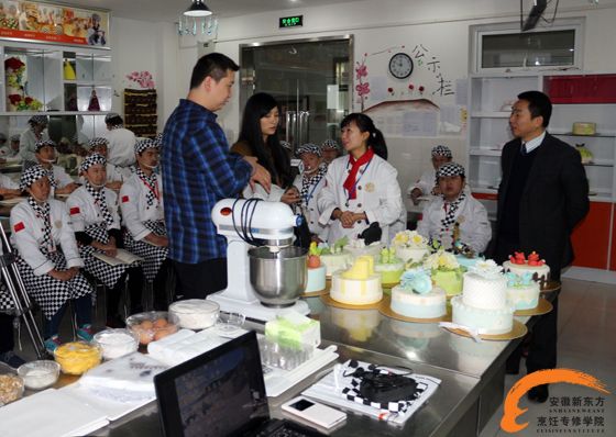 在经典西点专业教室实地观摩程海鹰老师的教学课堂