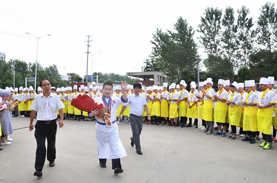 中国烹饪大师詹俊芳大师来我校讲学