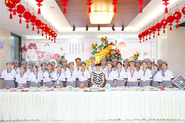 新东方烹饪学校和欧米奇西点学校哪个更好