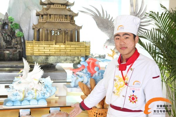  打工返乡到安徽新东方学厨师    技术创造梦想