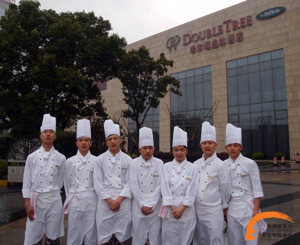 工作在无锡逸林希尔顿酒店的安徽新东方毕业学子